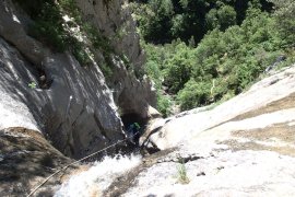 Les cascades s'enchaînent ! - Canyoning en Pyrénées - Espagne